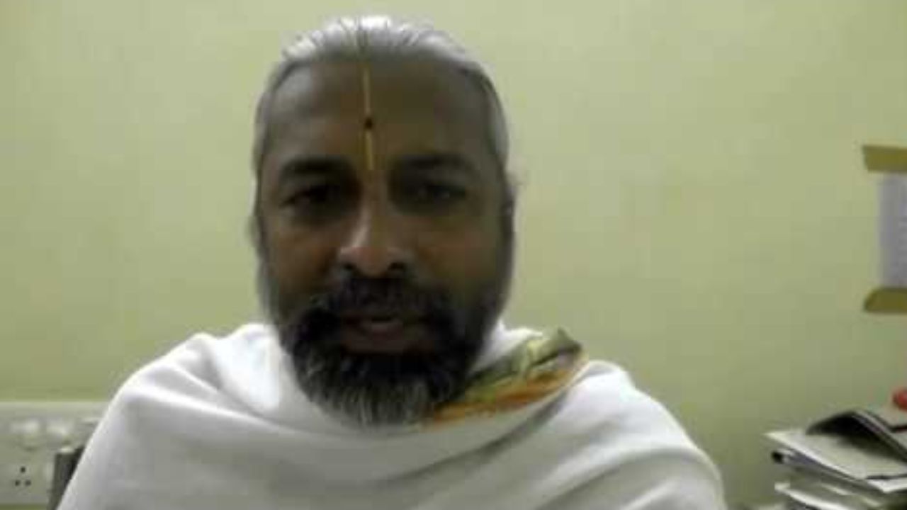DR VEDANTAM RAJAGOPALA CHAKRAVARTHIS Blessings to Swara Veenapani