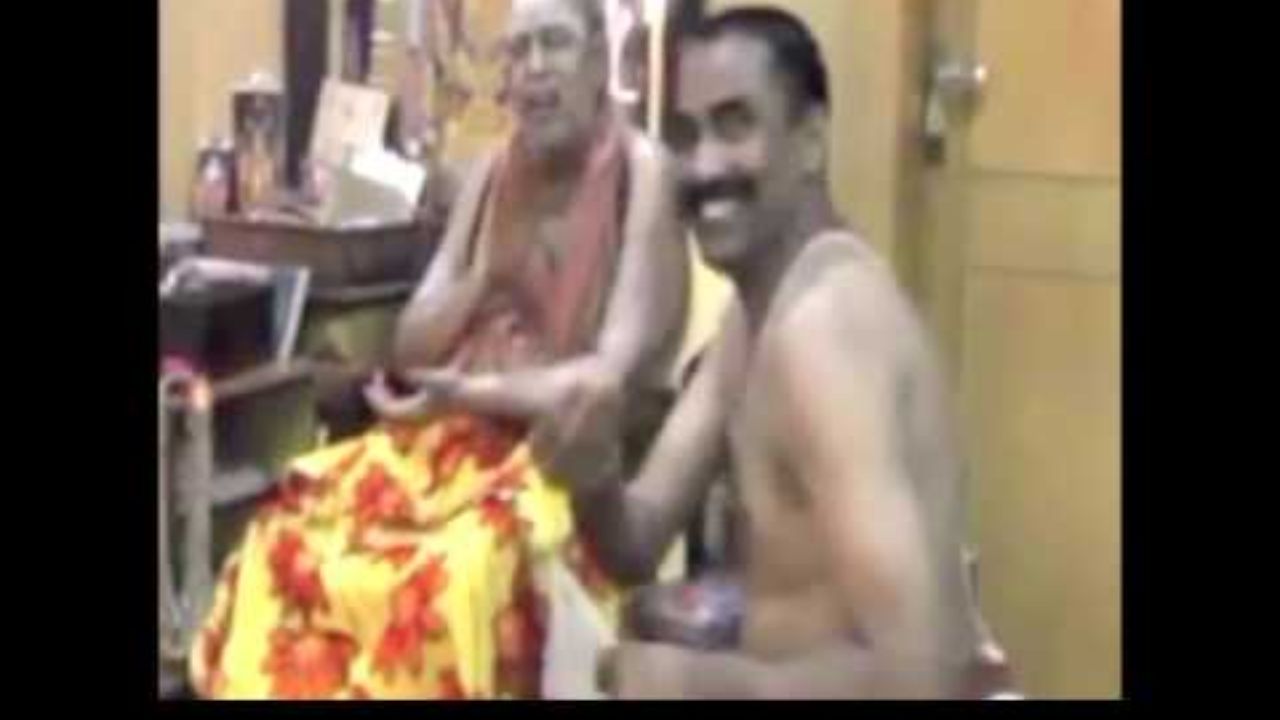  Sri Sri Sri Jayendra Saraswathi, Kanchipuram blessings to Swara Veenapani